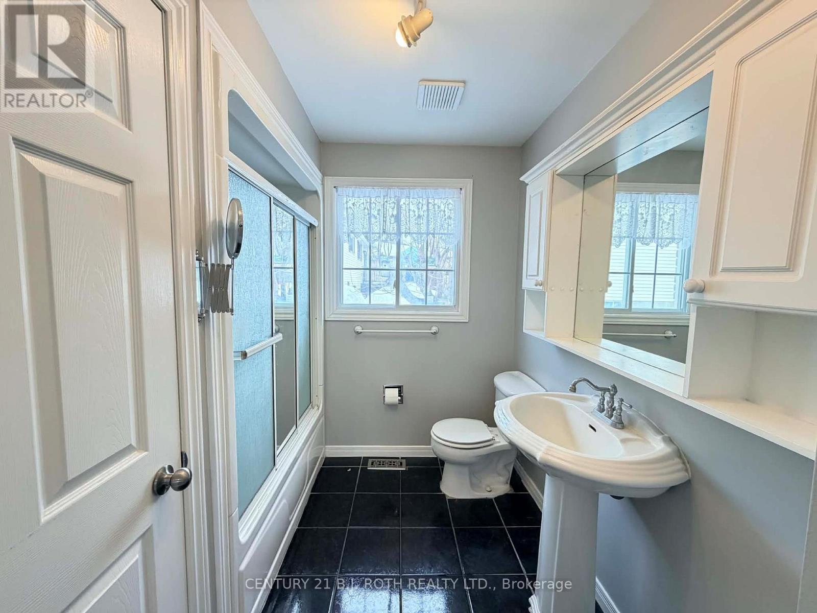 Main - 141 Gunn Street, Barrie (Wellington), Ontario  L4M 2H6 - Photo 13 - S12849434