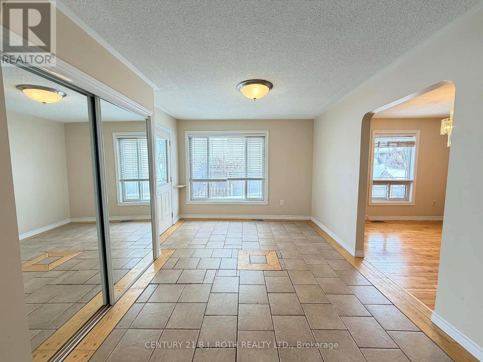 Main - 141 Gunn Street, Barrie (Wellington), Ontario  L4M 2H6 - Photo 2 - S12849434