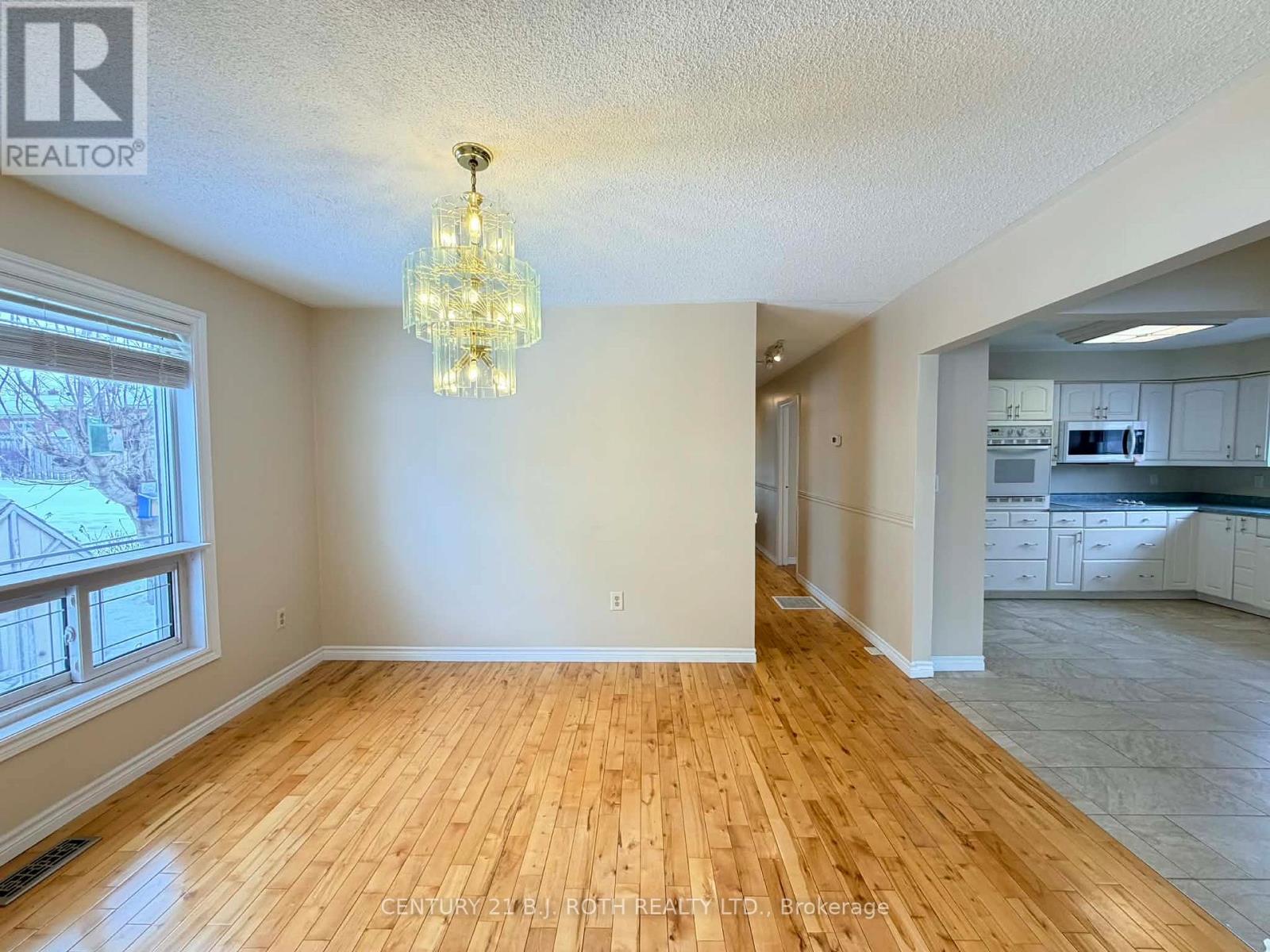 Main - 141 Gunn Street, Barrie (Wellington), Ontario  L4M 2H6 - Photo 6 - S12849434