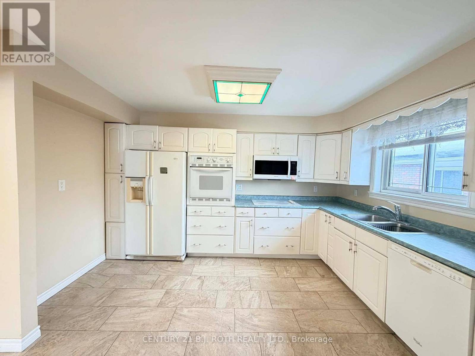 Main - 141 Gunn Street, Barrie (Wellington), Ontario  L4M 2H6 - Photo 7 - S12849434