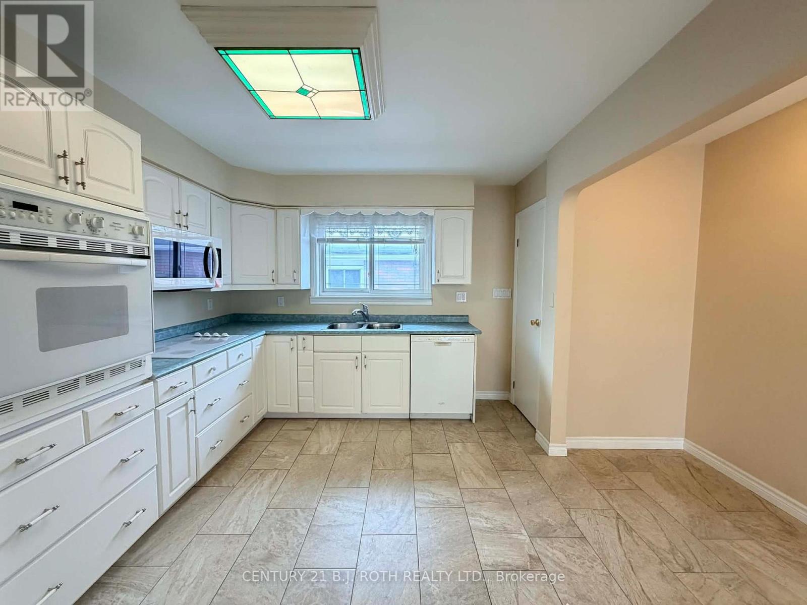 Main - 141 Gunn Street, Barrie (Wellington), Ontario  L4M 2H6 - Photo 8 - S12849434