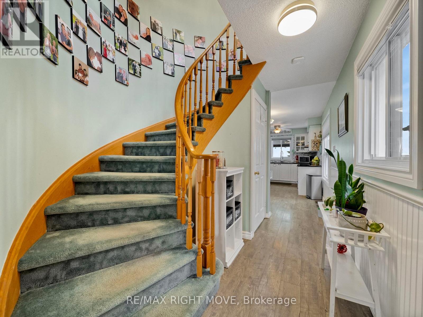 42 Sundew Drive, Barrie (Holly), Ontario  L4N 9L8 - Photo 4 - S12849642