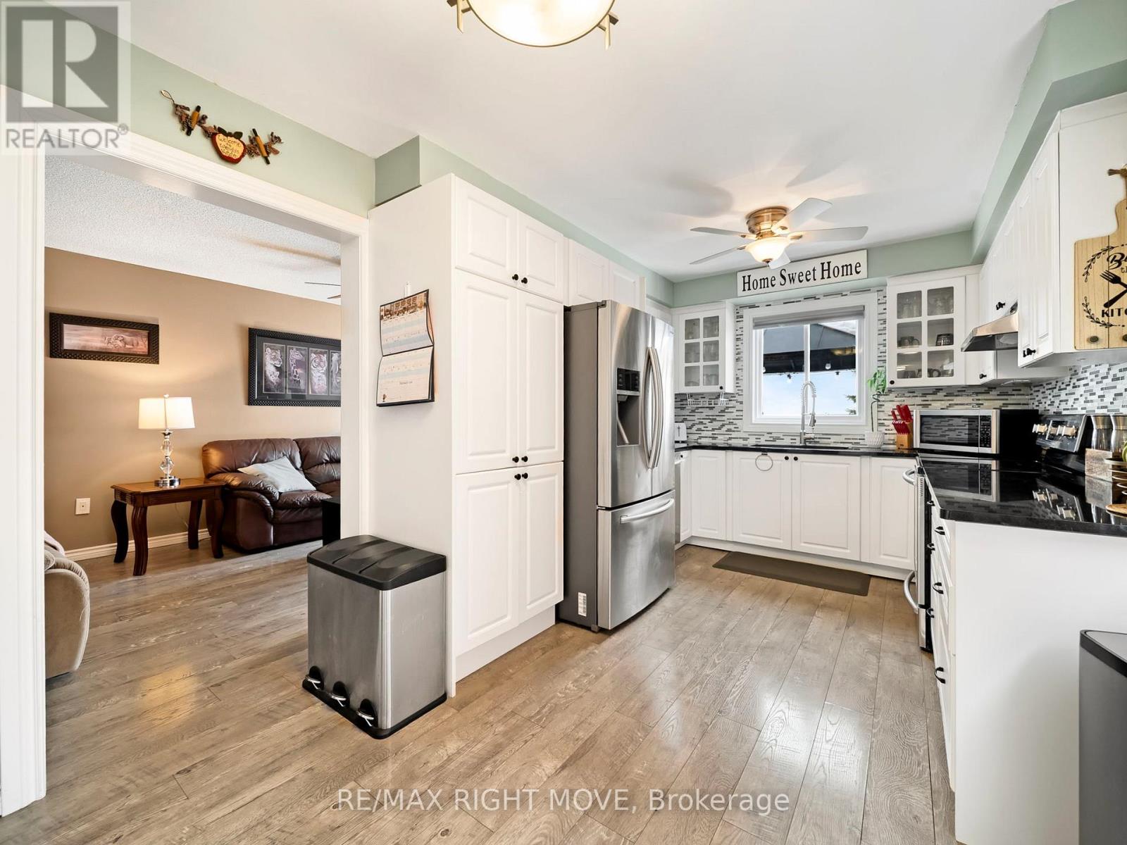 42 Sundew Drive, Barrie (Holly), Ontario  L4N 9L8 - Photo 5 - S12849642