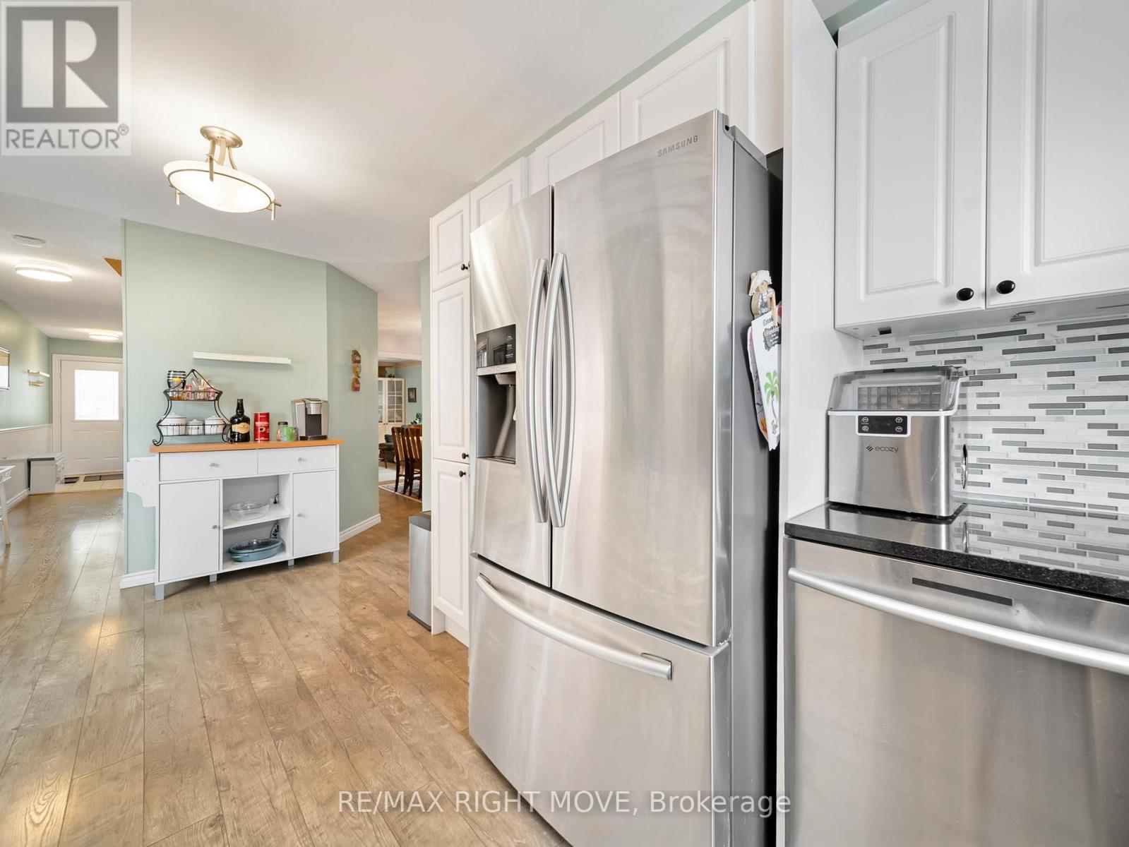 42 Sundew Drive, Barrie (Holly), Ontario  L4N 9L8 - Photo 9 - S12849642