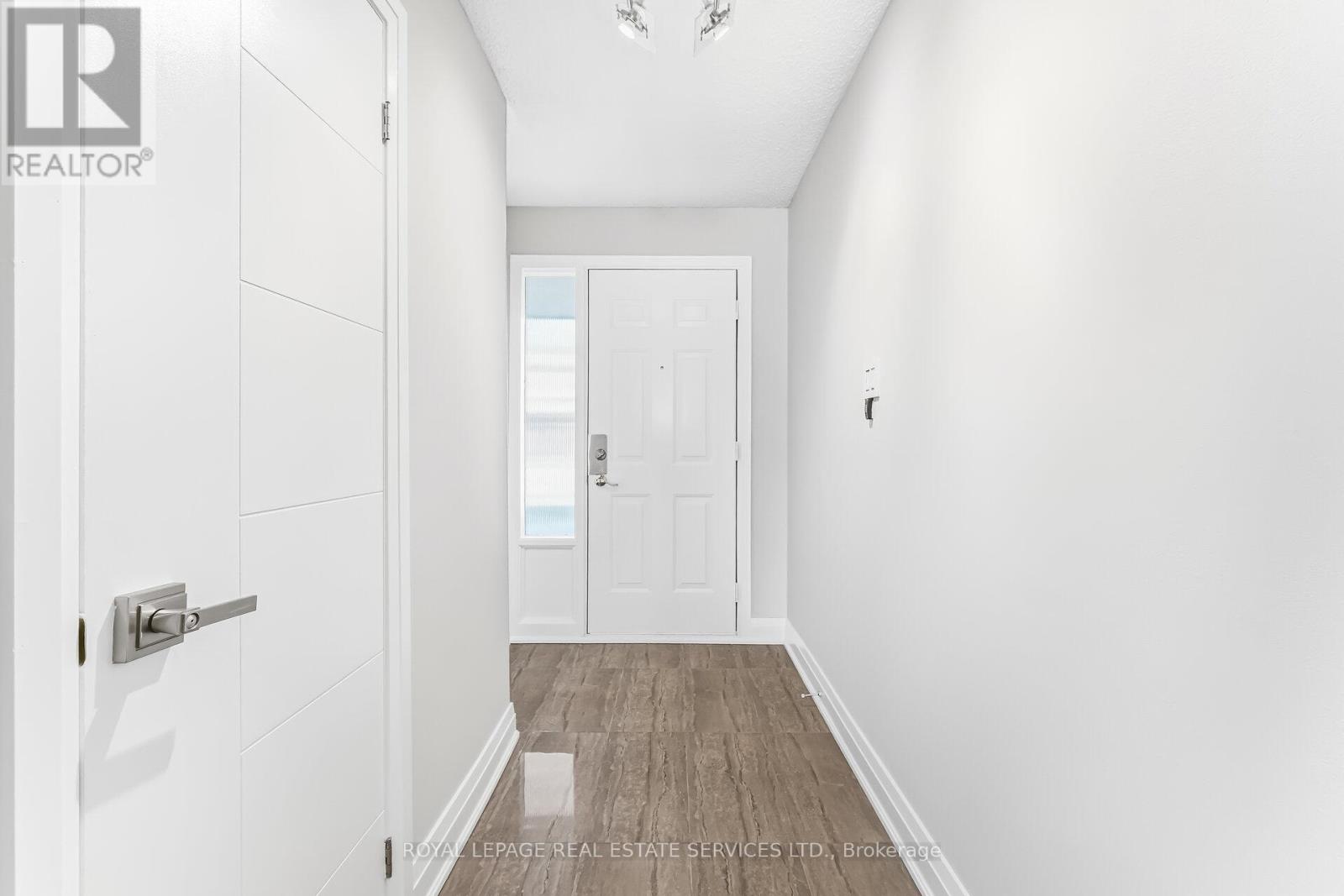 43 - 725 Vermouth Avenue, Mississauga, Ontario  L5A 3X5 - Photo 4 - W12832044