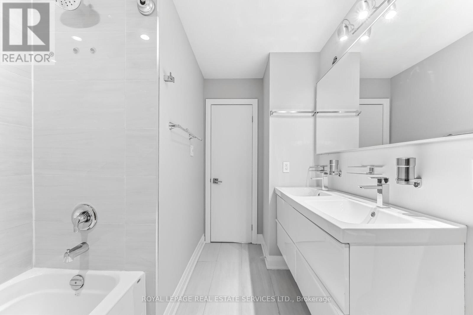 43 - 725 Vermouth Avenue, Mississauga, Ontario  L5A 3X5 - Photo 40 - W12832044