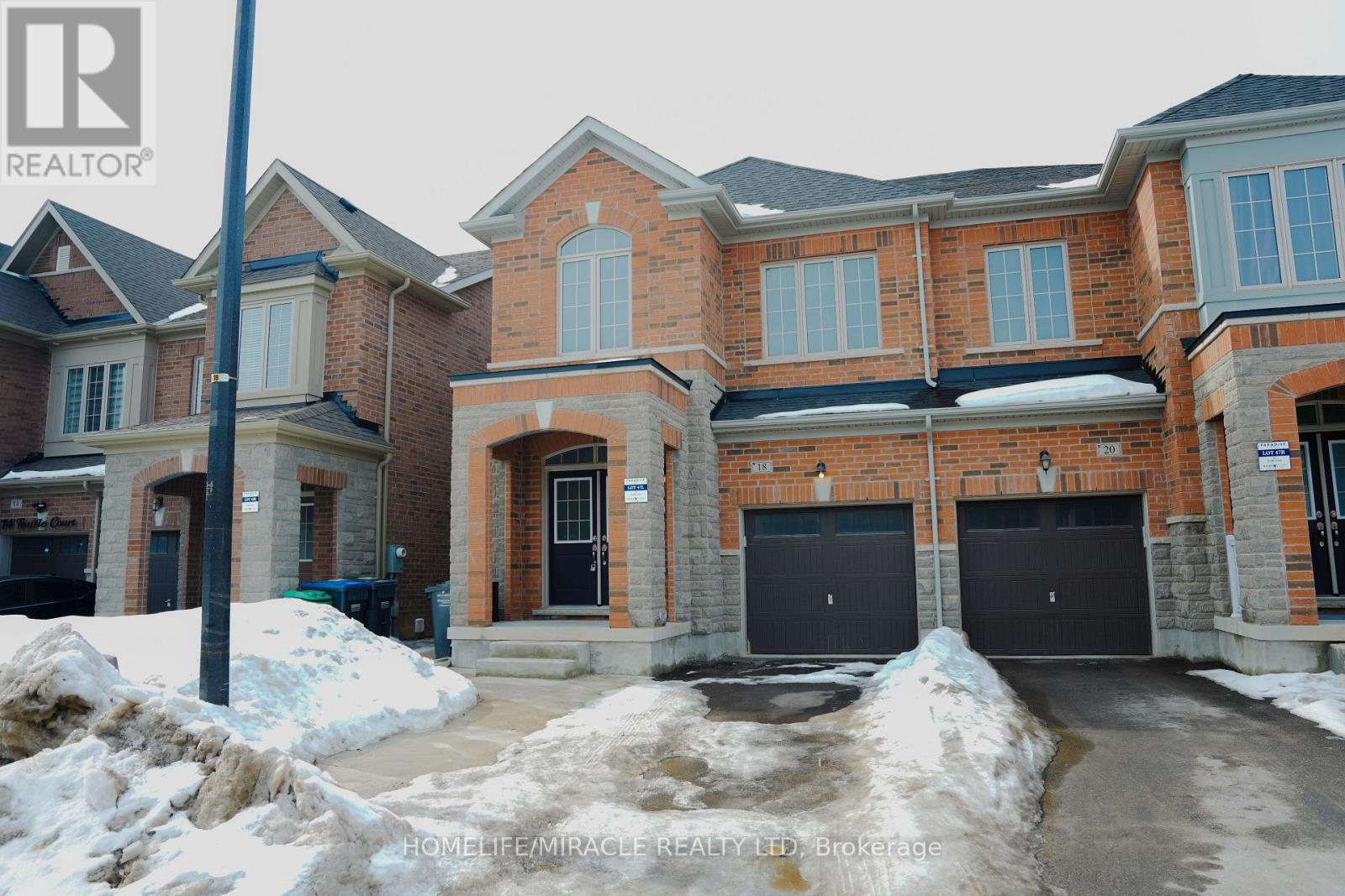 18 Truffle Court, Brampton, Ontario  L7A 5A6 - Photo 3 - W12849242