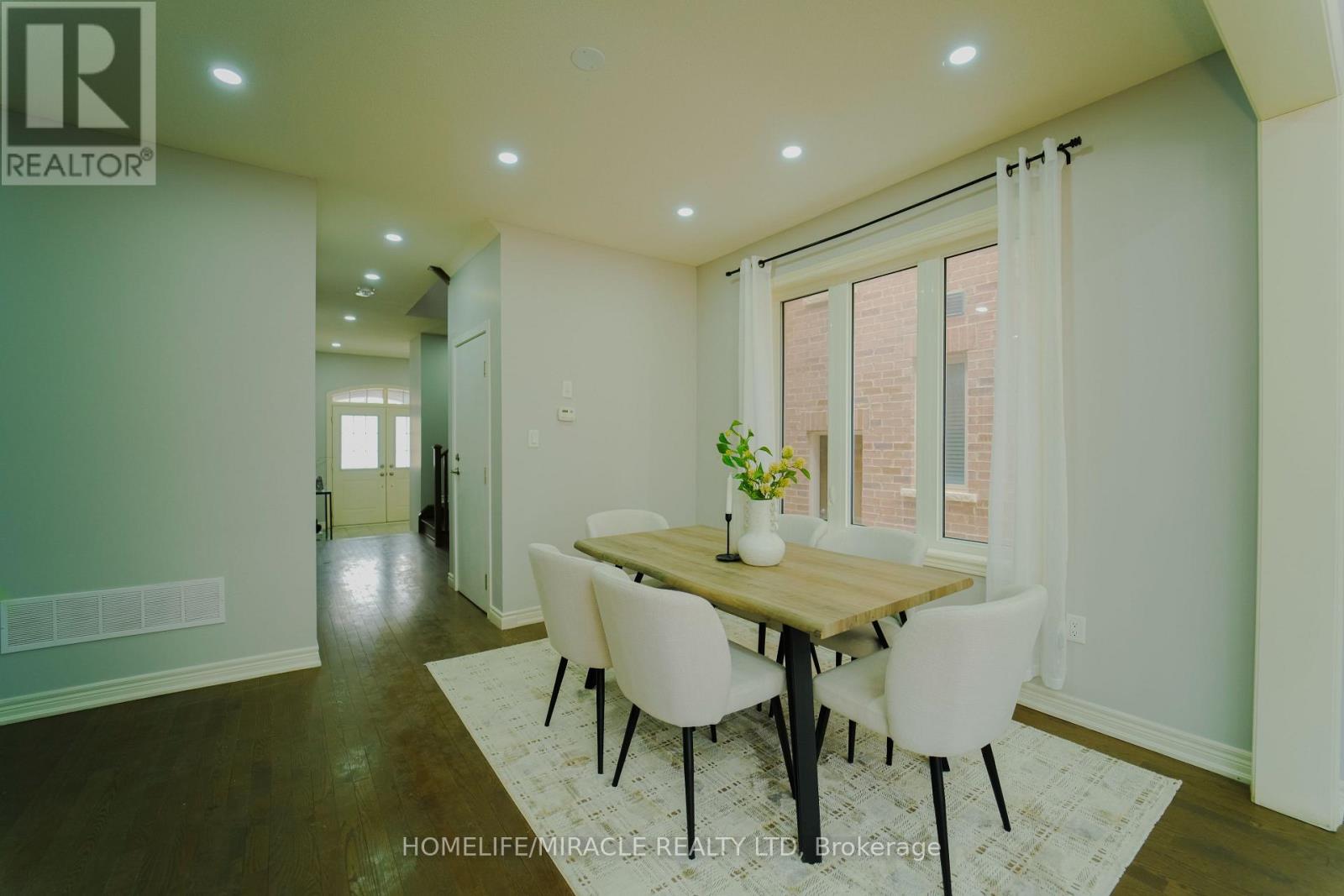 18 Truffle Court, Brampton, Ontario  L7A 5A6 - Photo 8 - W12849242