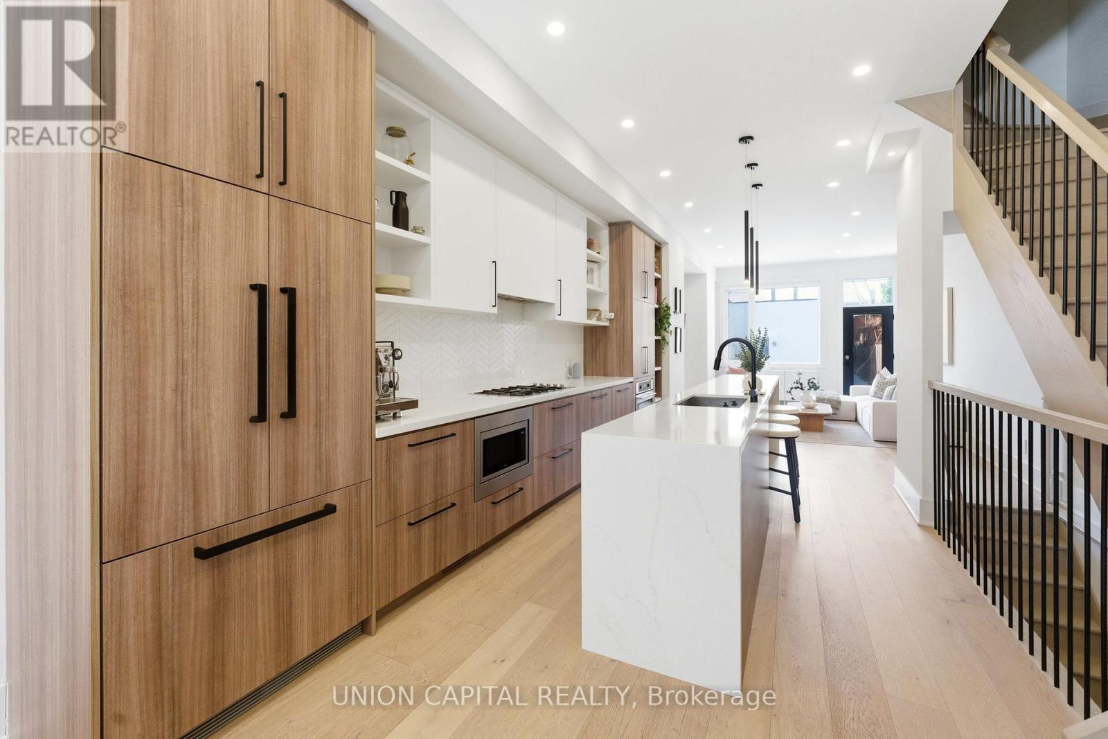 544b Beresford Avenue, Toronto, Ontario  M6S 3C3 - Photo 2 - W12849244