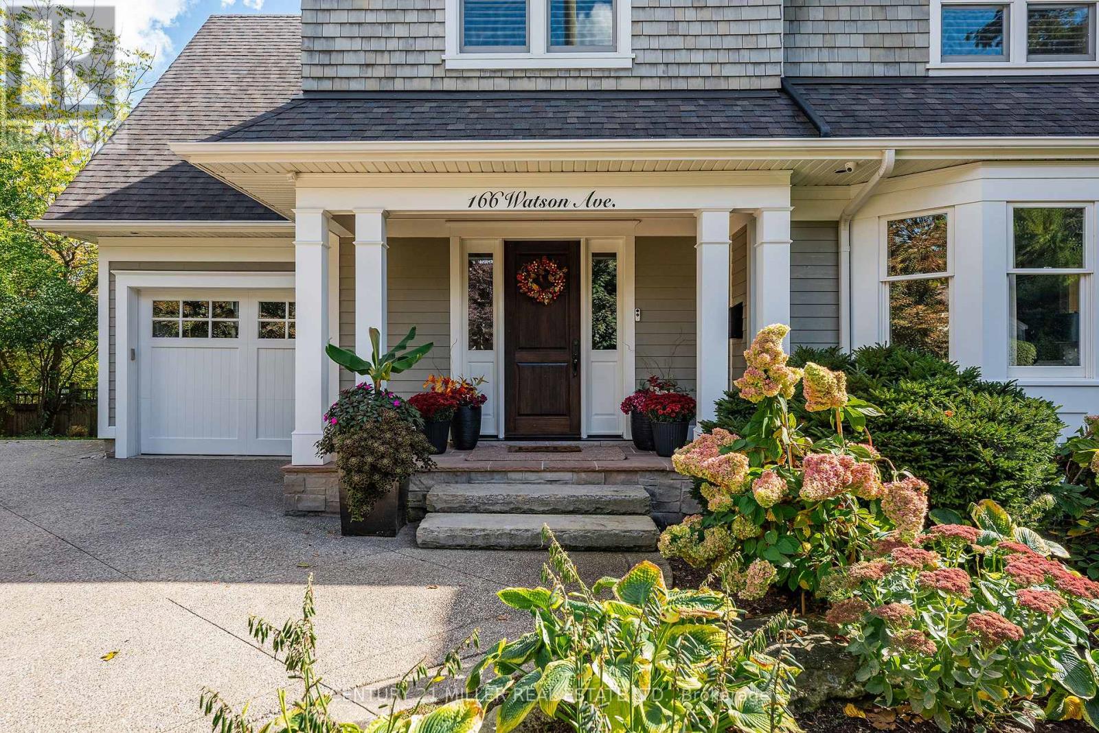 166 Watson Avenue, Oakville, Ontario  L6J 3T7 - Photo 3 - W12849250