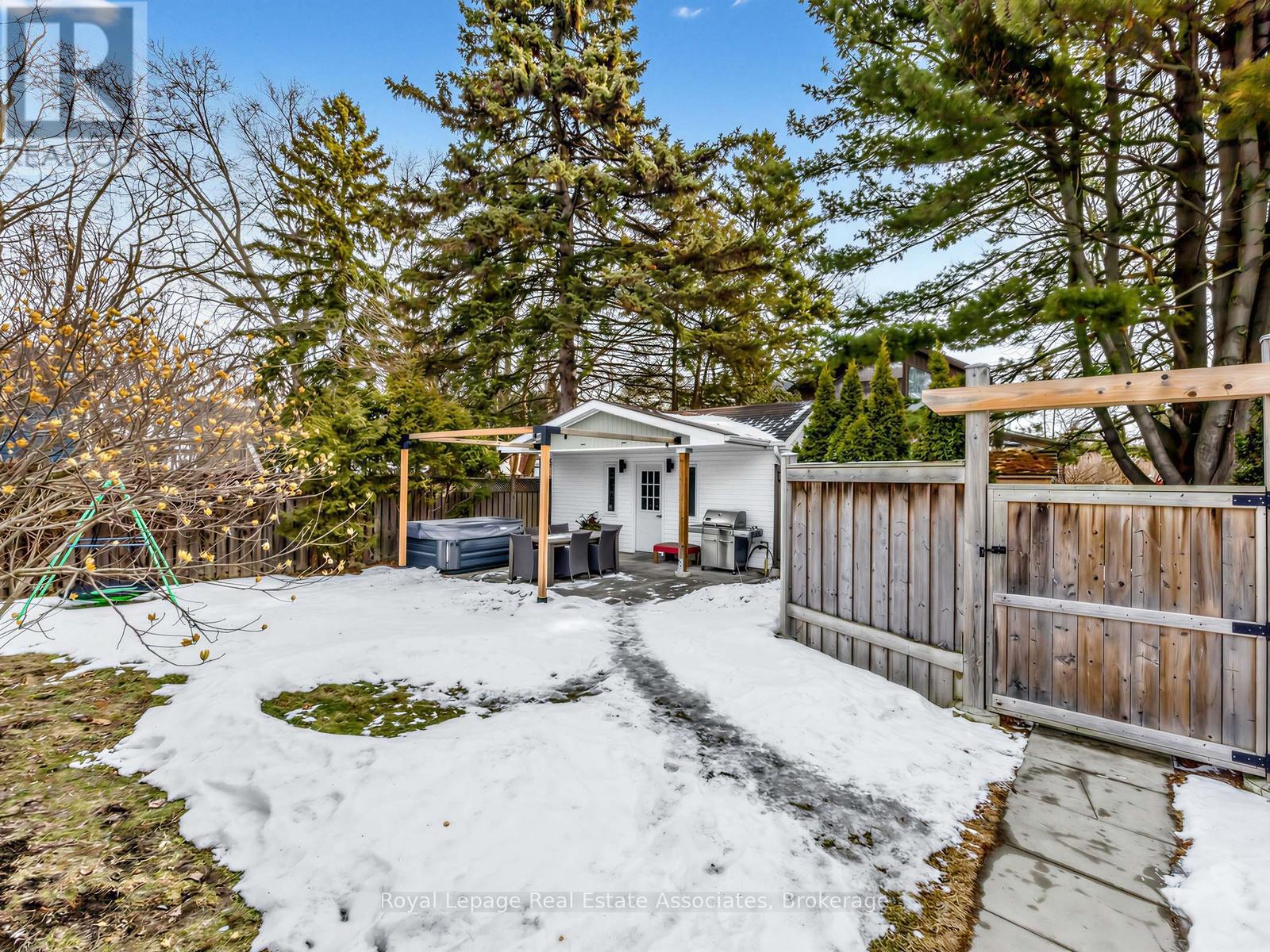 96 Angelene Street, Mississauga, Ontario  L5G 1X2 - Photo 25 - W12849254