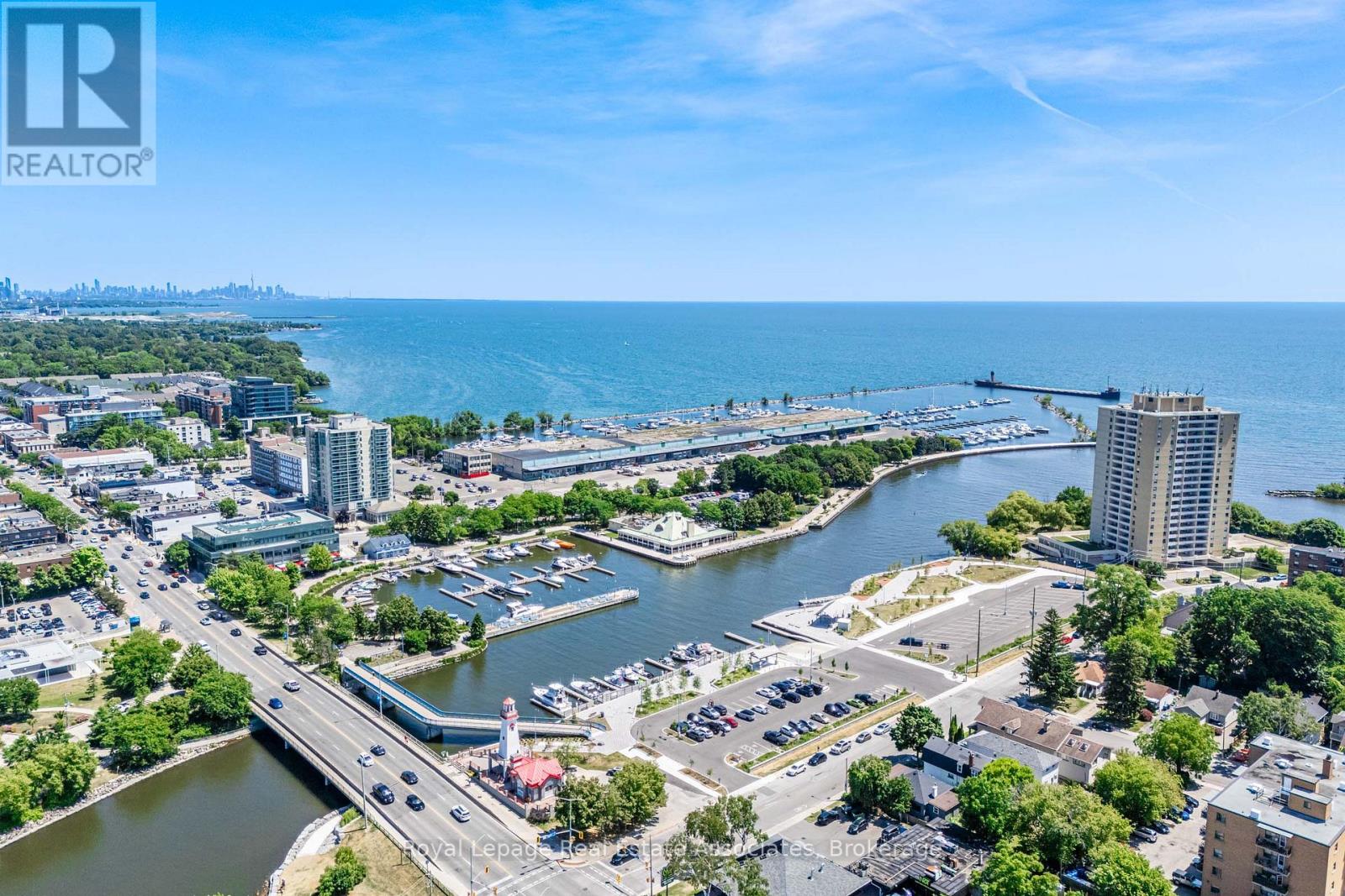 96 Angelene Street, Mississauga, Ontario  L5G 1X2 - Photo 28 - W12849254