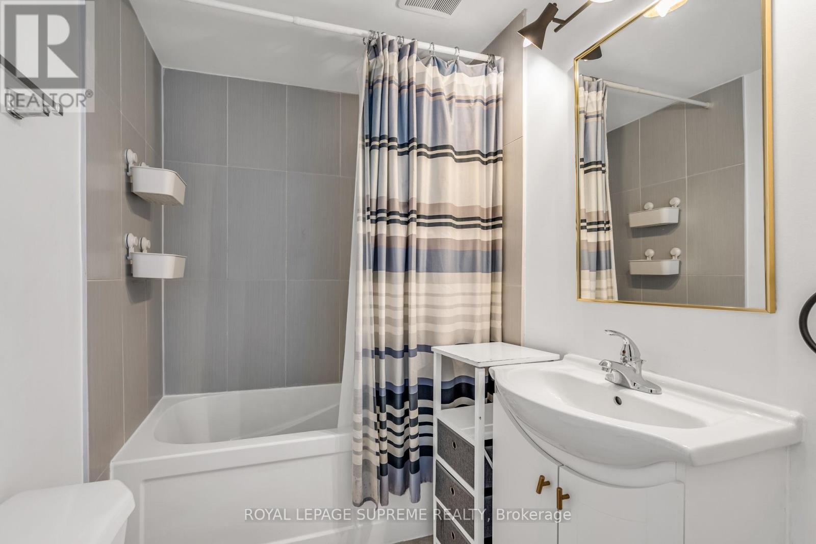 157 Wallace Avenue, Toronto, Ontario  M6H 1V1 - Photo 11 - W12849280