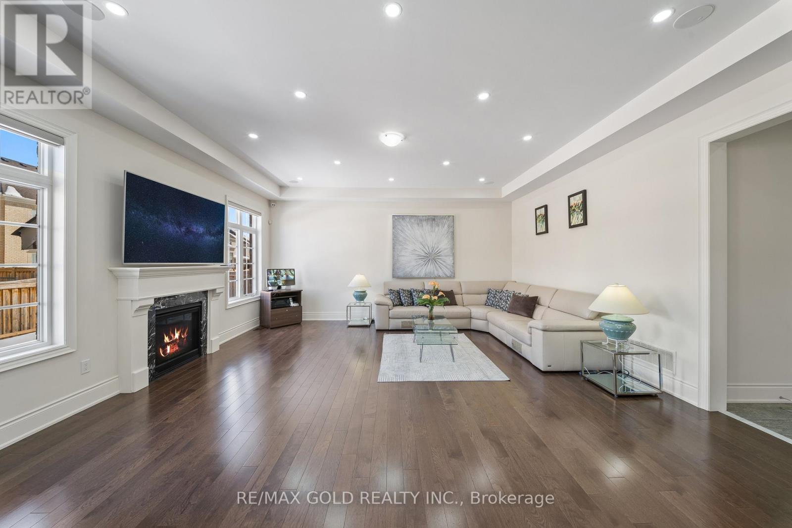 8 Markey Court, Brampton, Ontario  L6P 4L1 - Photo 14 - W12849302