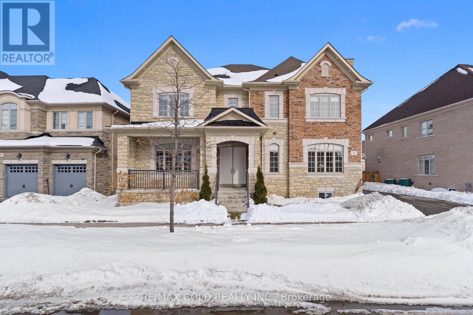 8 Markey Court, Brampton, Ontario  L6P 4L1 - Photo 2 - W12849302