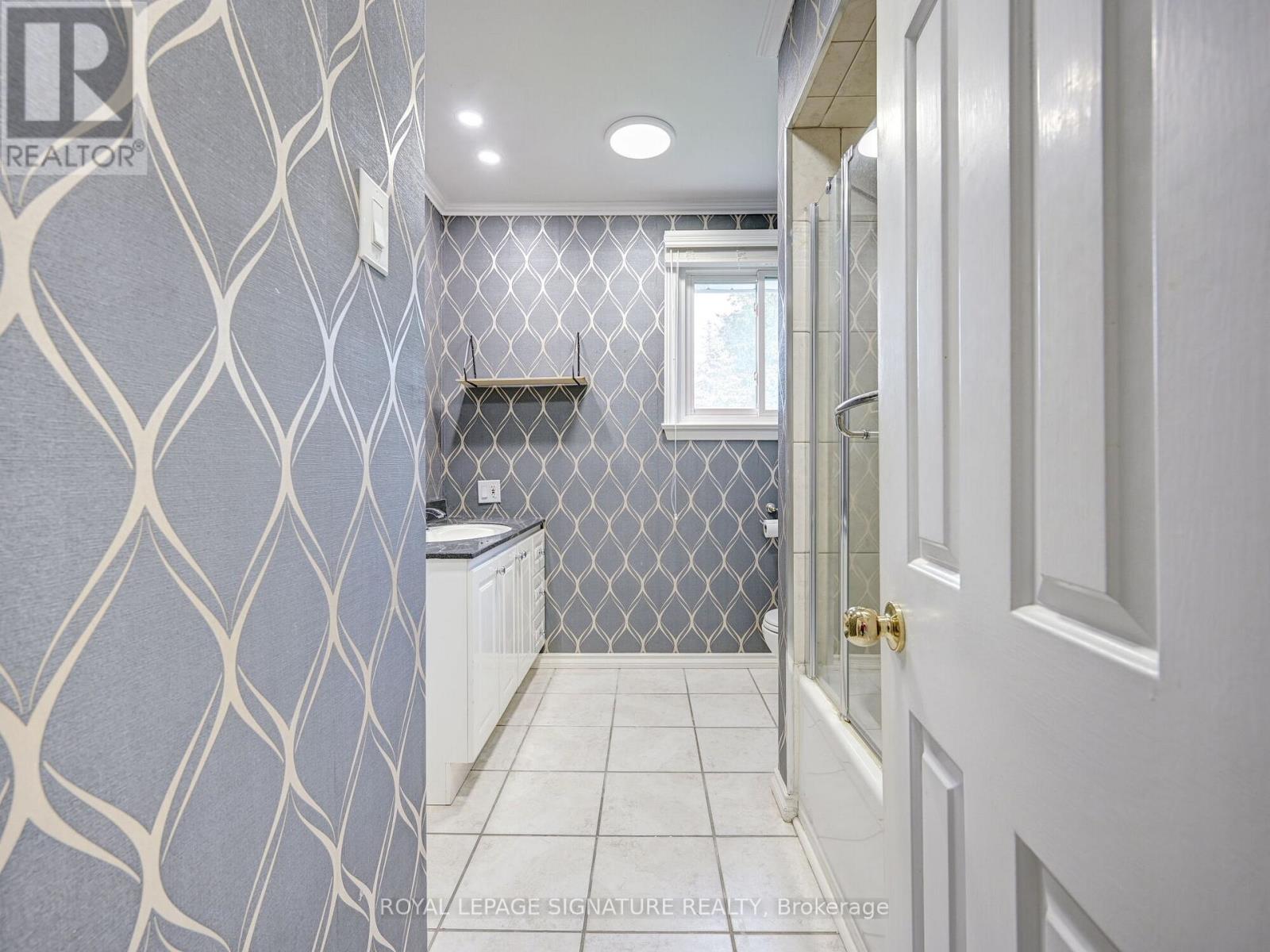 251 Third Line, Oakville, Ontario  L6L 4A2 - Photo 26 - W12849308