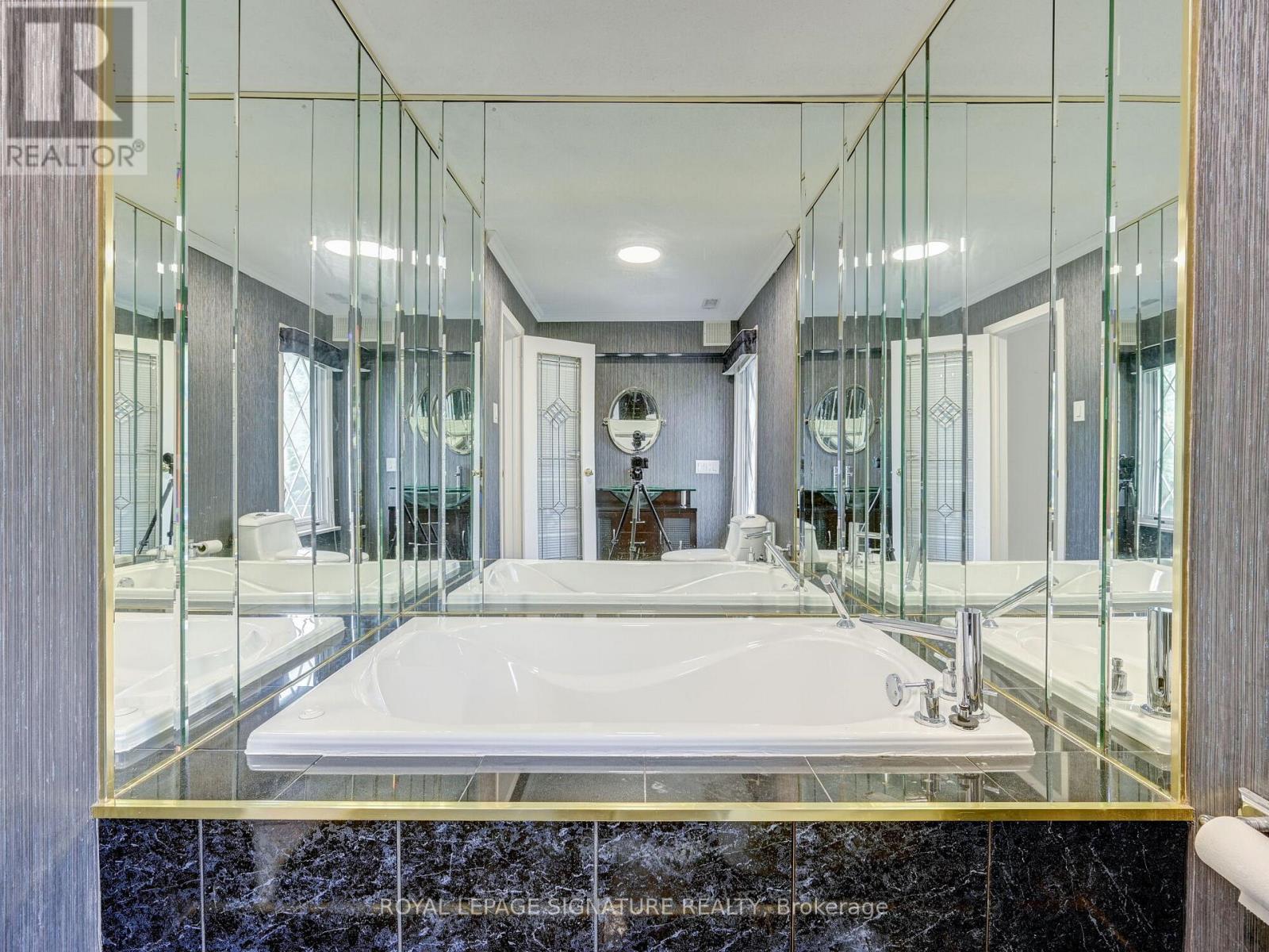 251 Third Line, Oakville, Ontario  L6L 4A2 - Photo 39 - W12849308