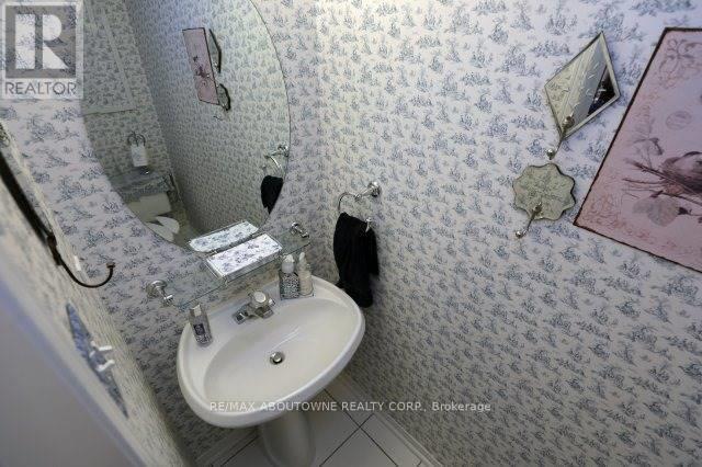 1175 Treetop Terrace, Oakville (Wt West Oak Trails), Ontario  L6M 3N1 - Photo 2 - W12849342