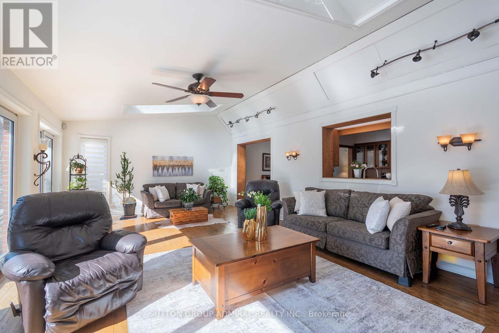 41 Hamptonbrook Drive, Toronto, Ontario  M9P 1A2 - Photo 10 - W12849358