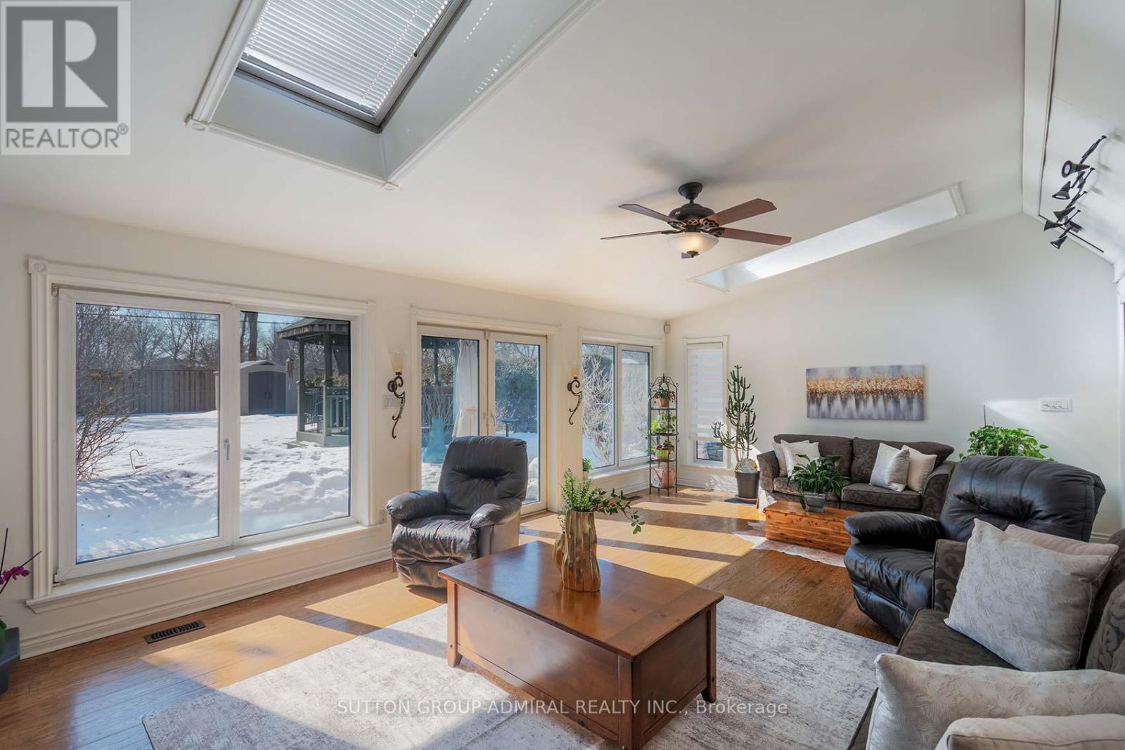 41 Hamptonbrook Drive, Toronto, Ontario  M9P 1A2 - Photo 11 - W12849358