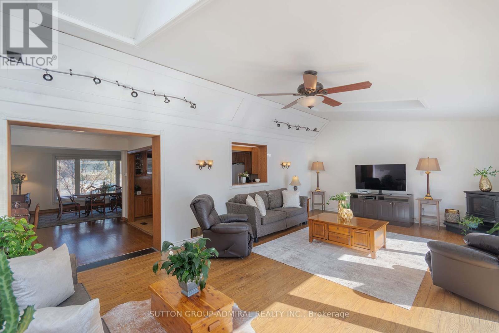 41 Hamptonbrook Drive, Toronto, Ontario  M9P 1A2 - Photo 12 - W12849358