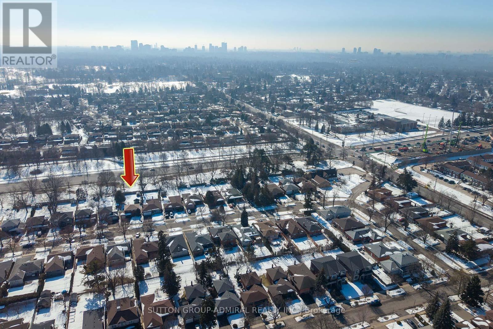 41 Hamptonbrook Drive, Toronto, Ontario  M9P 1A2 - Photo 2 - W12849358