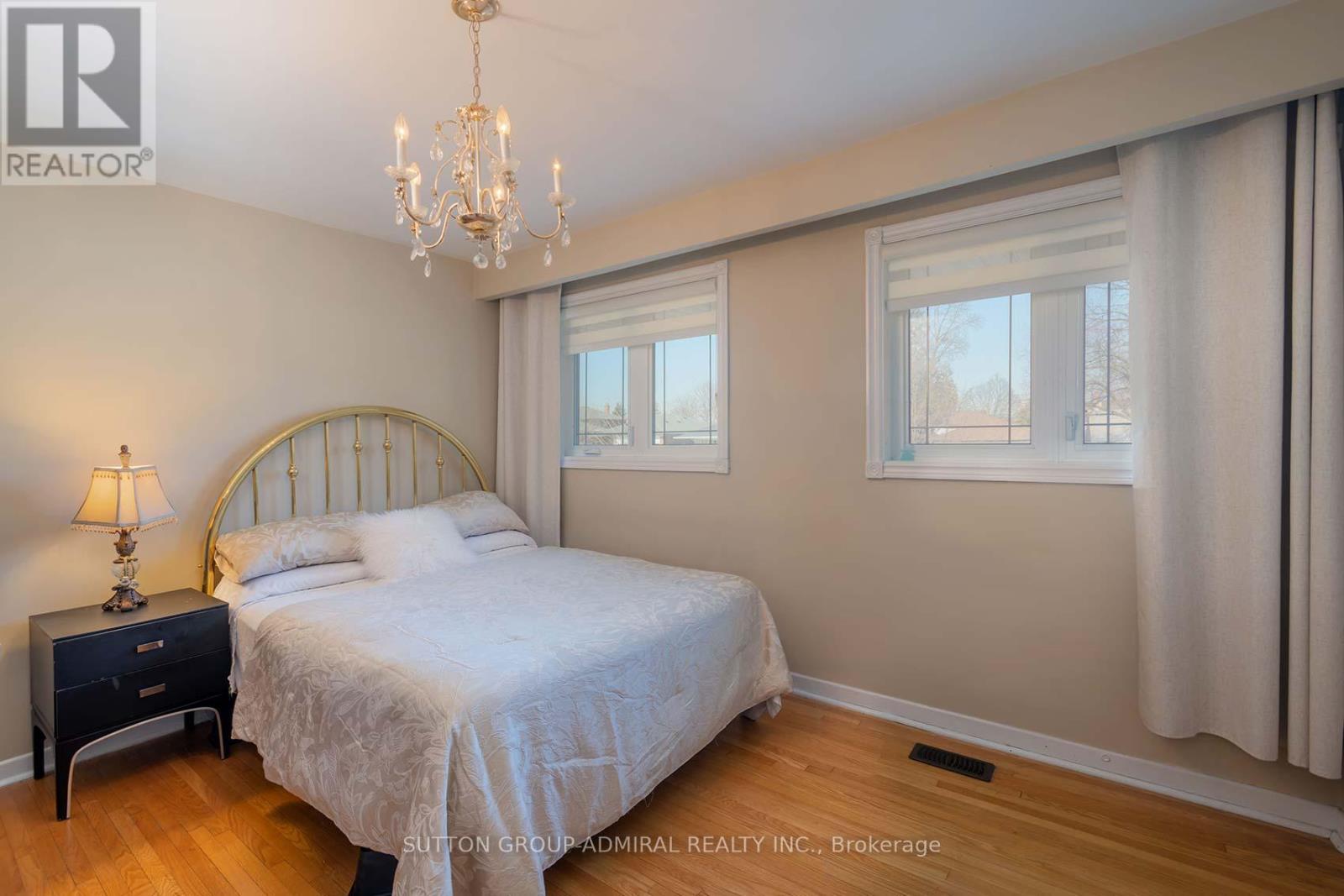 41 Hamptonbrook Drive, Toronto, Ontario  M9P 1A2 - Photo 25 - W12849358