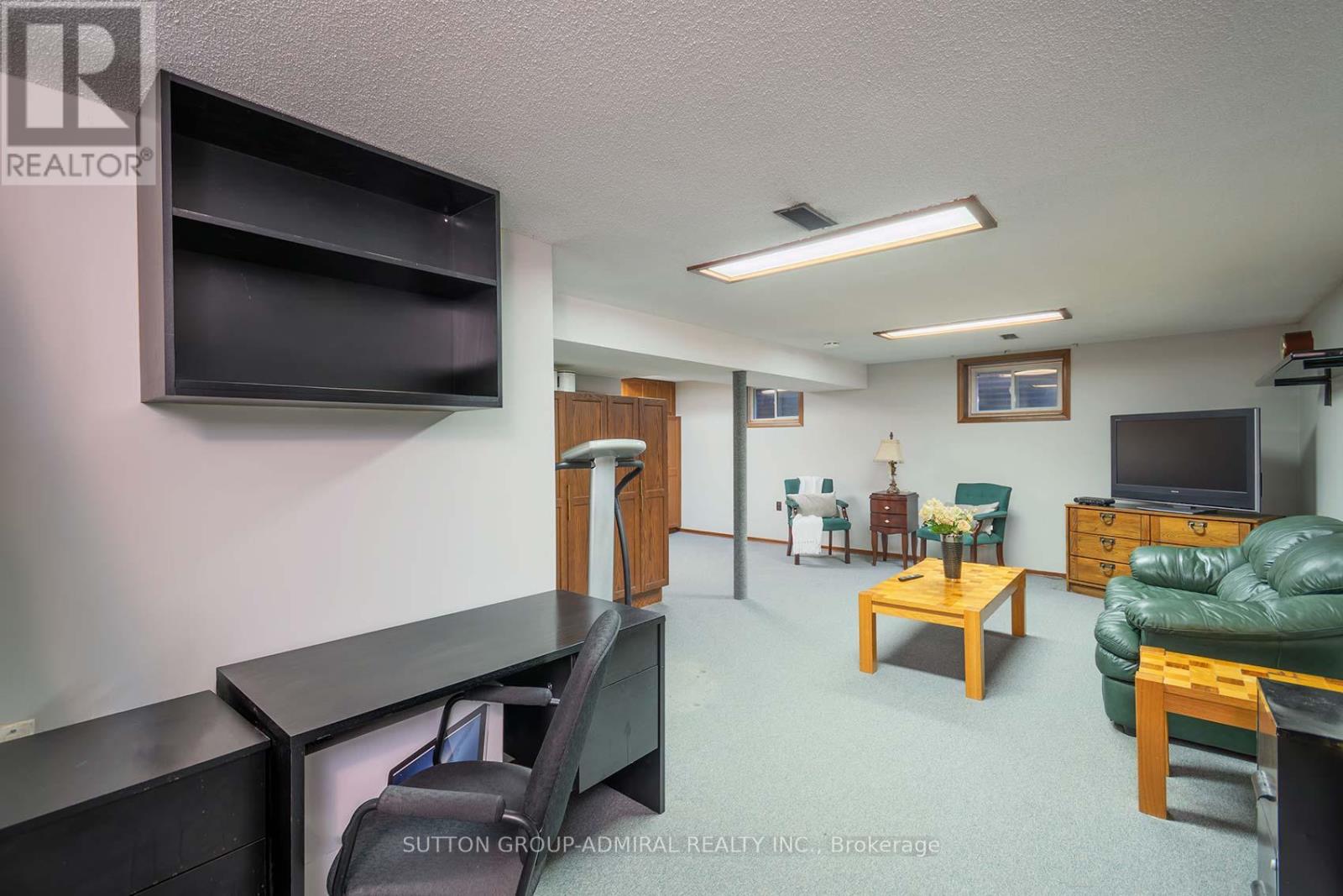 41 Hamptonbrook Drive, Toronto, Ontario  M9P 1A2 - Photo 29 - W12849358