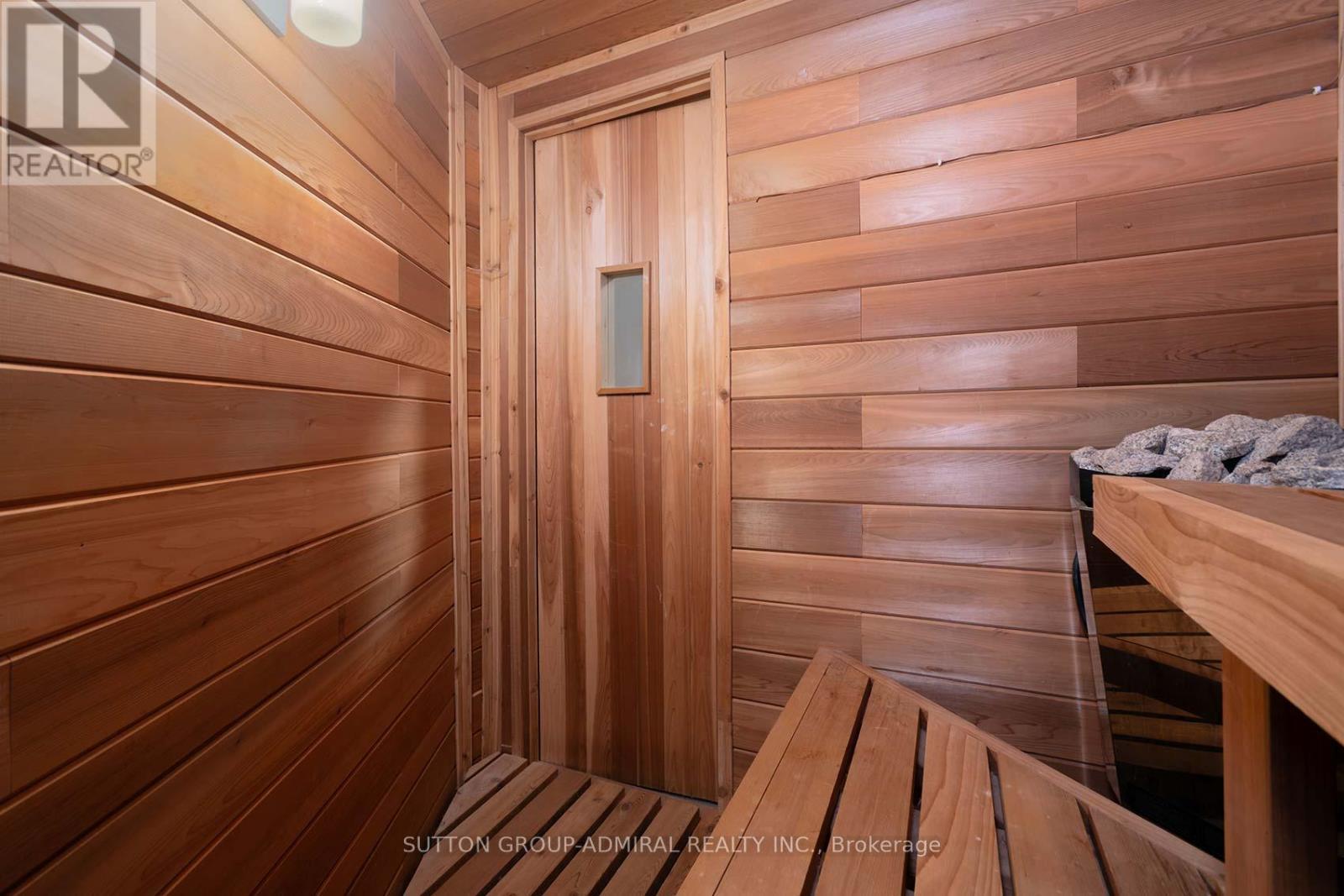 41 Hamptonbrook Drive, Toronto, Ontario  M9P 1A2 - Photo 32 - W12849358