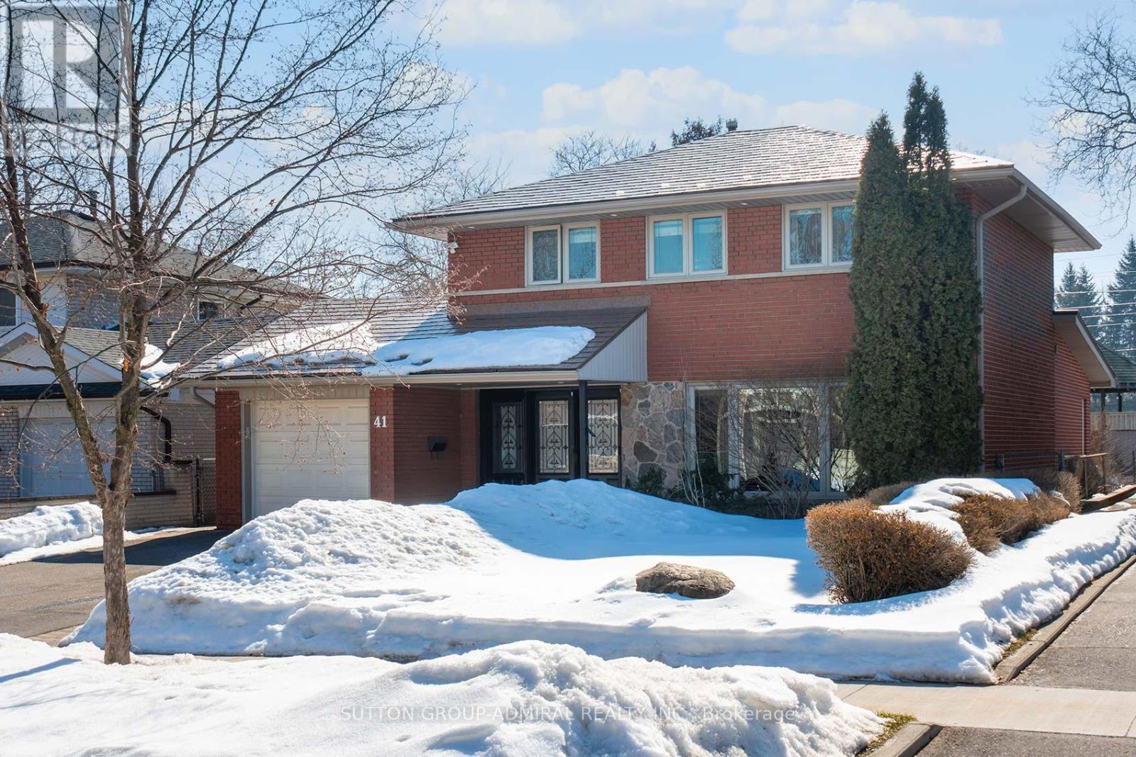 41 Hamptonbrook Drive, Toronto, Ontario  M9P 1A2 - Photo 4 - W12849358