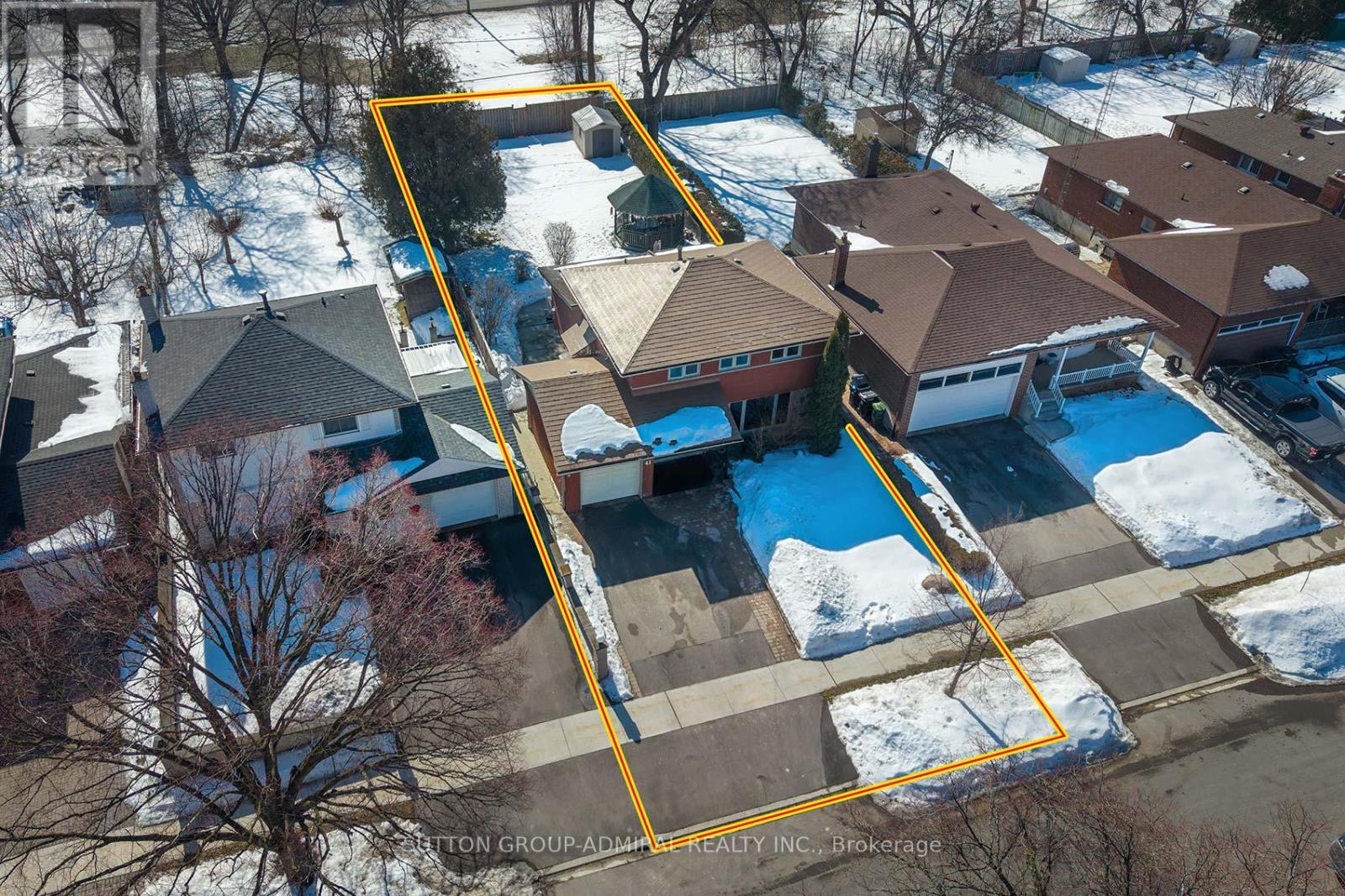 41 Hamptonbrook Drive, Toronto, Ontario  M9P 1A2 - Photo 5 - W12849358