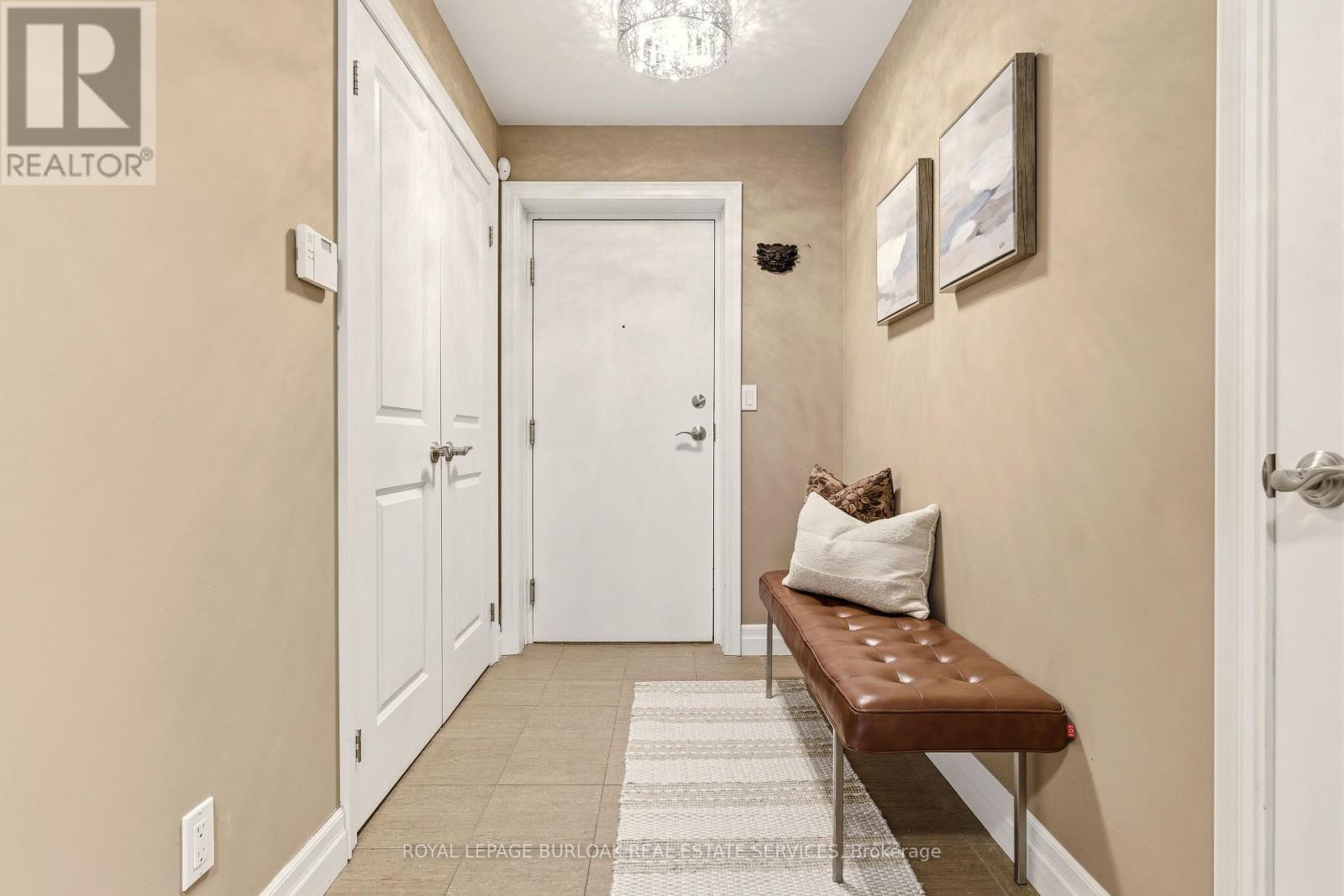 804 - 360 Pearl Street, Burlington, Ontario  L7R 1E1 - Photo 2 - W12849368