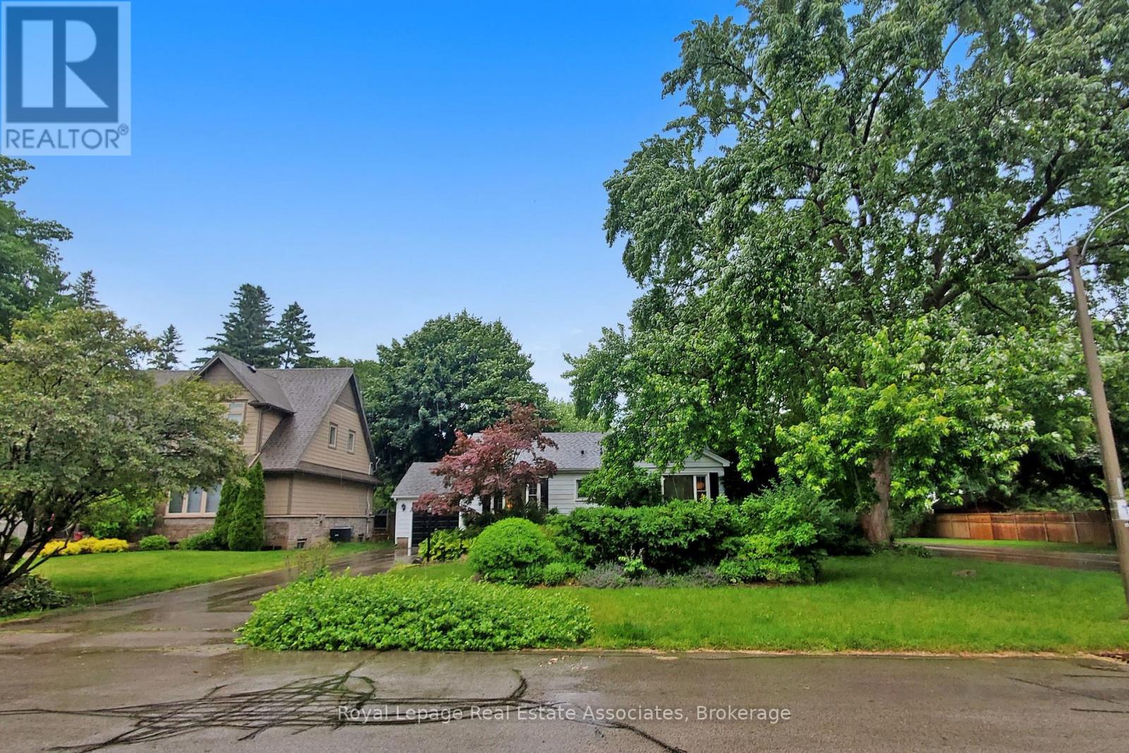 MAIN - 925 KINGSWAY DRIVE, Burlington, Ontario