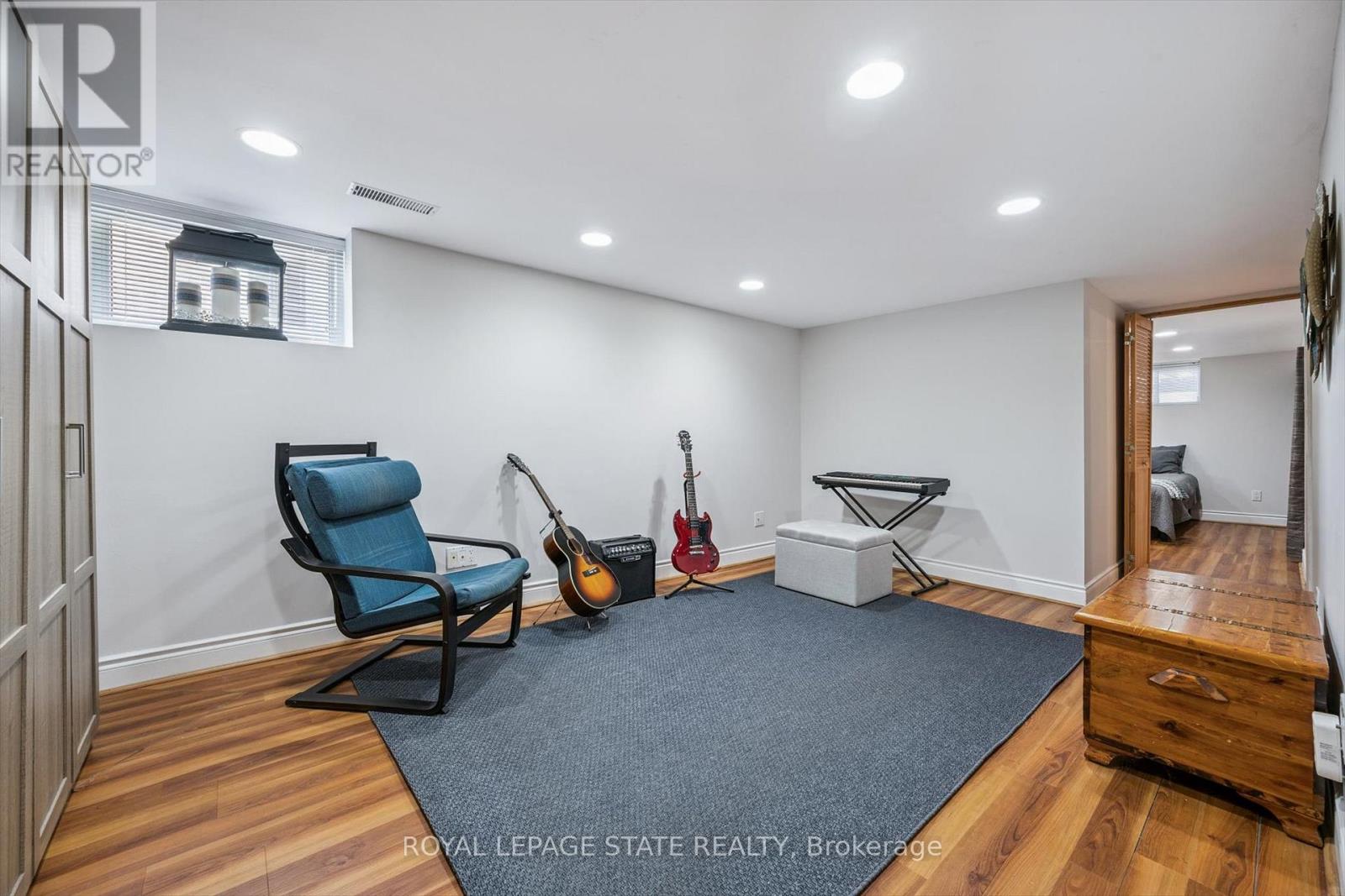 70 Westleigh Crescent, Toronto, Ontario  M8W 3Z7 - Photo 16 - W12849396