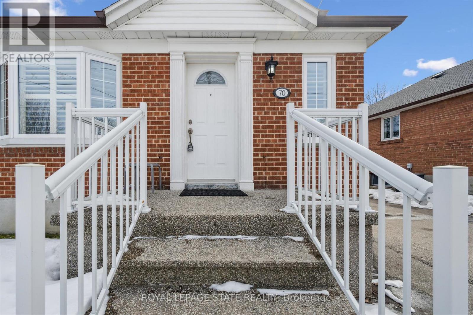 70 Westleigh Crescent, Toronto, Ontario  M8W 3Z7 - Photo 2 - W12849396