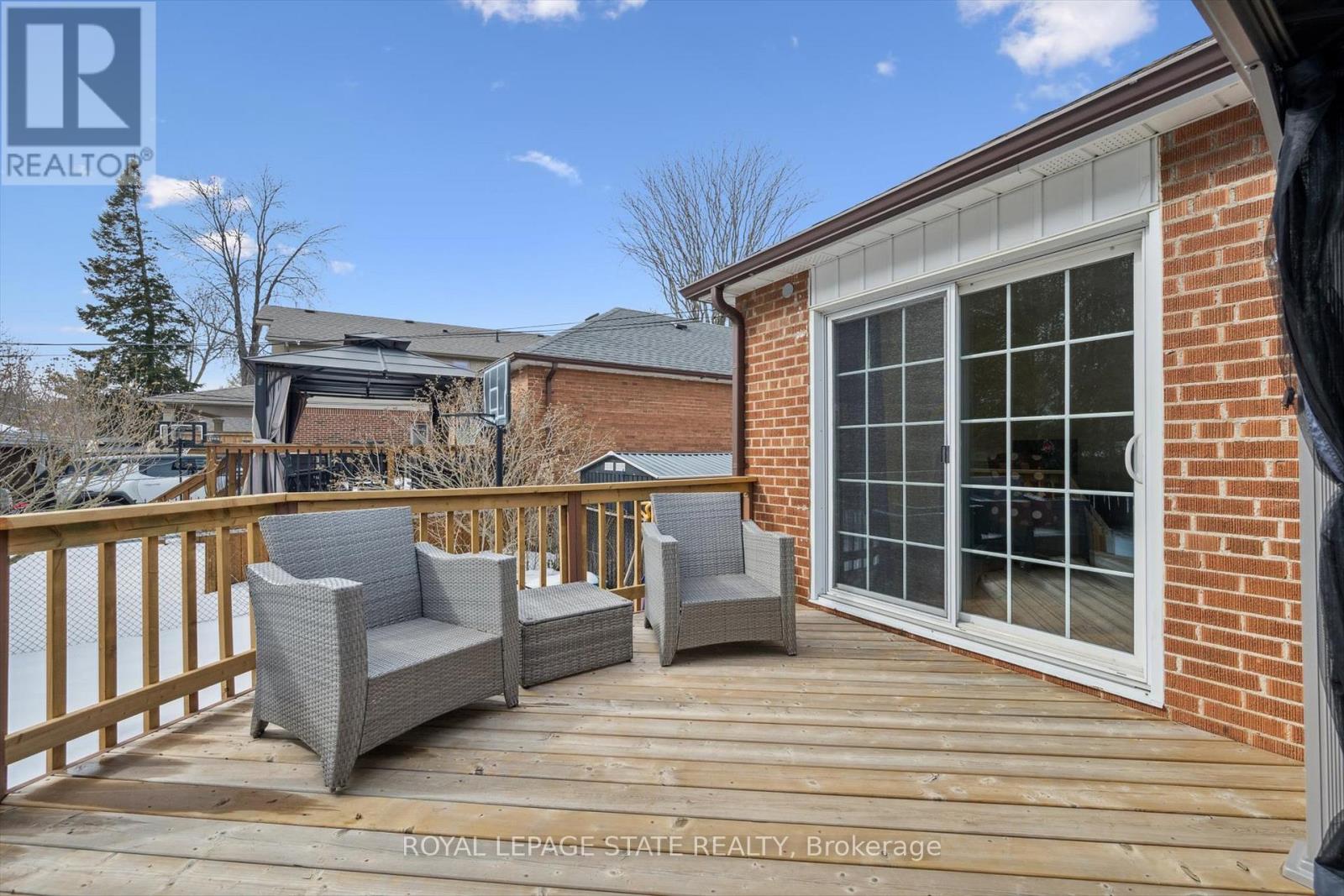 70 Westleigh Crescent, Toronto, Ontario  M8W 3Z7 - Photo 24 - W12849396