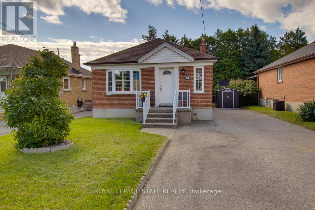 70 Westleigh Crescent, Toronto, Ontario  M8W 3Z7 - Photo 29 - W12849396
