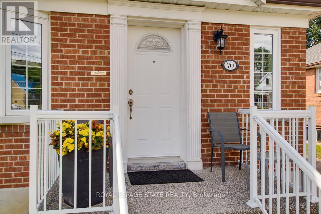 70 Westleigh Crescent, Toronto, Ontario  M8W 3Z7 - Photo 31 - W12849396