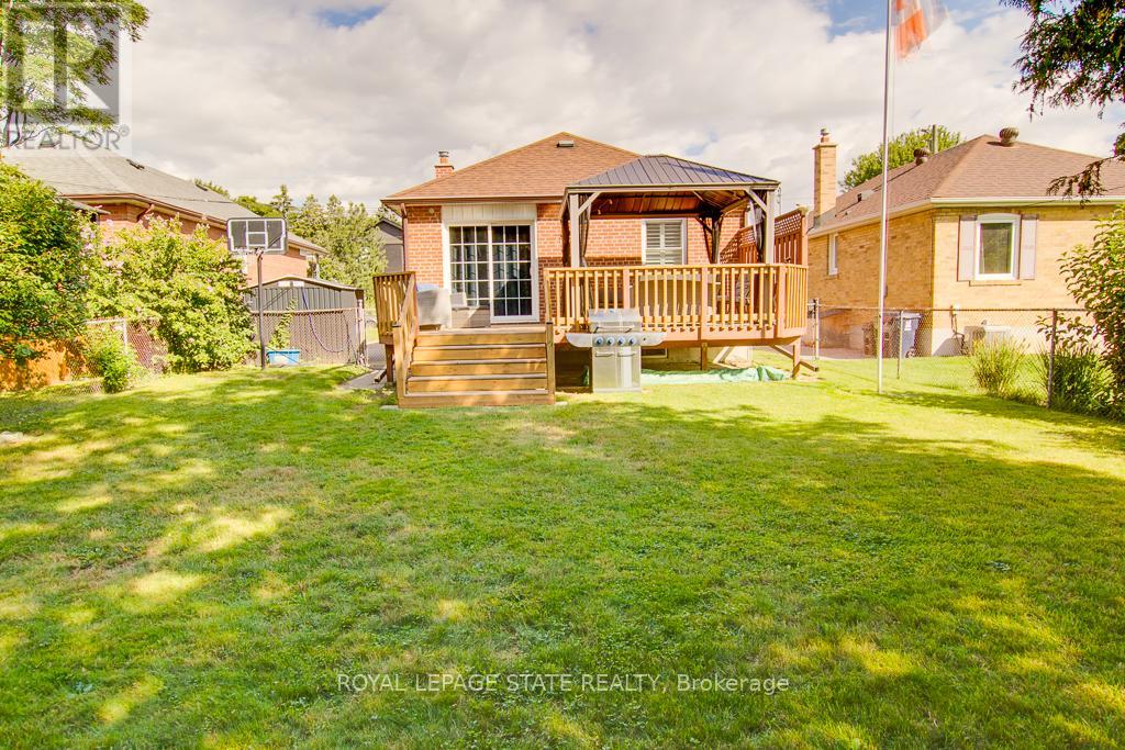 70 Westleigh Crescent, Toronto, Ontario  M8W 3Z7 - Photo 32 - W12849396