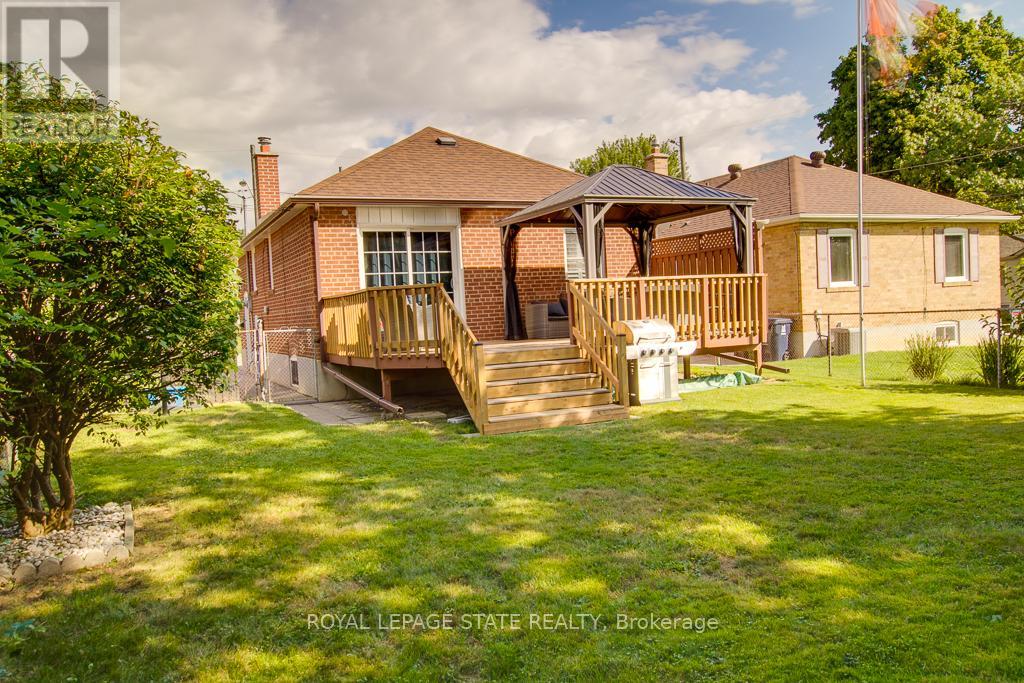 70 Westleigh Crescent, Toronto, Ontario  M8W 3Z7 - Photo 33 - W12849396
