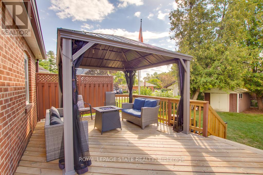 70 Westleigh Crescent, Toronto, Ontario  M8W 3Z7 - Photo 35 - W12849396