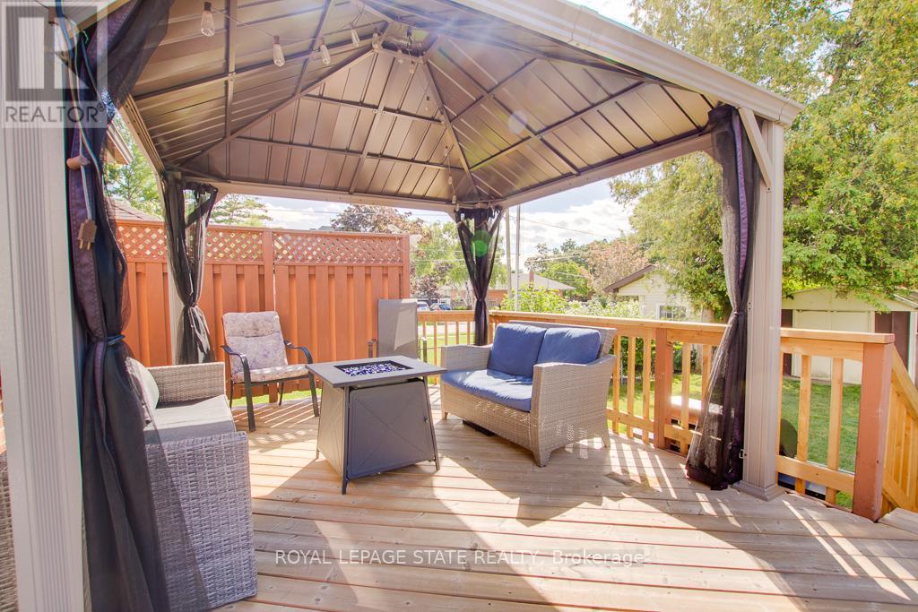 70 Westleigh Crescent, Toronto, Ontario  M8W 3Z7 - Photo 37 - W12849396