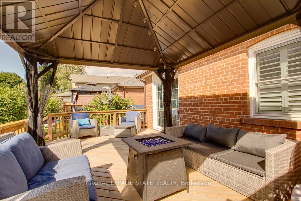 70 Westleigh Crescent, Toronto, Ontario  M8W 3Z7 - Photo 38 - W12849396