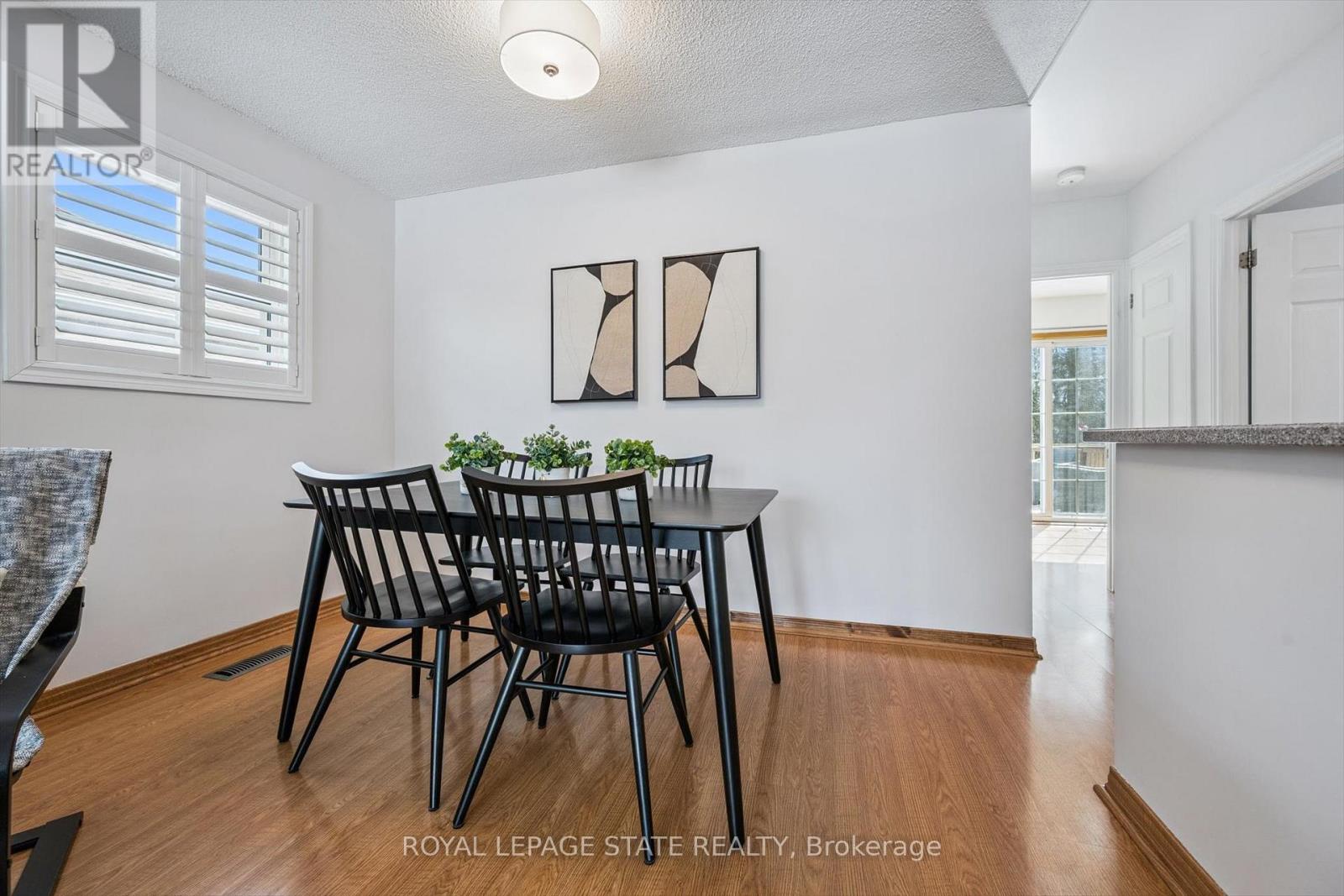 70 Westleigh Crescent, Toronto, Ontario  M8W 3Z7 - Photo 8 - W12849396