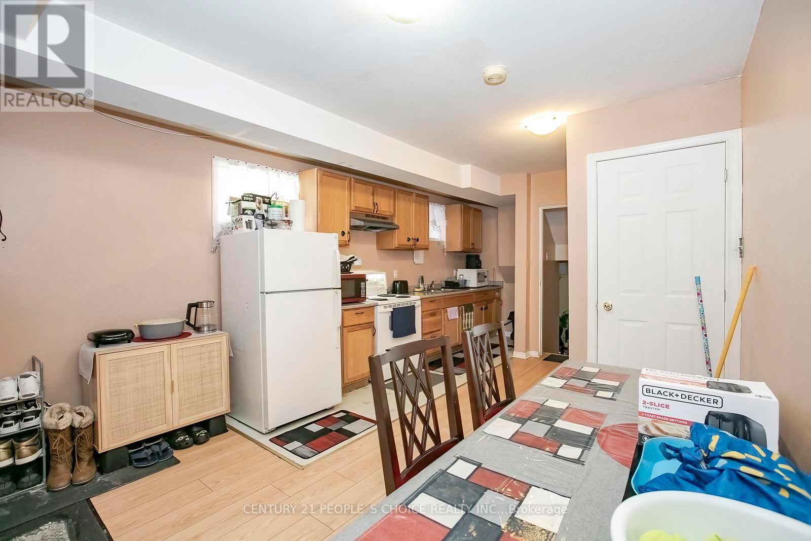 106 Winterfold Drive, Brampton, Ontario  L6V 3T3 - Photo 33 - W12849398