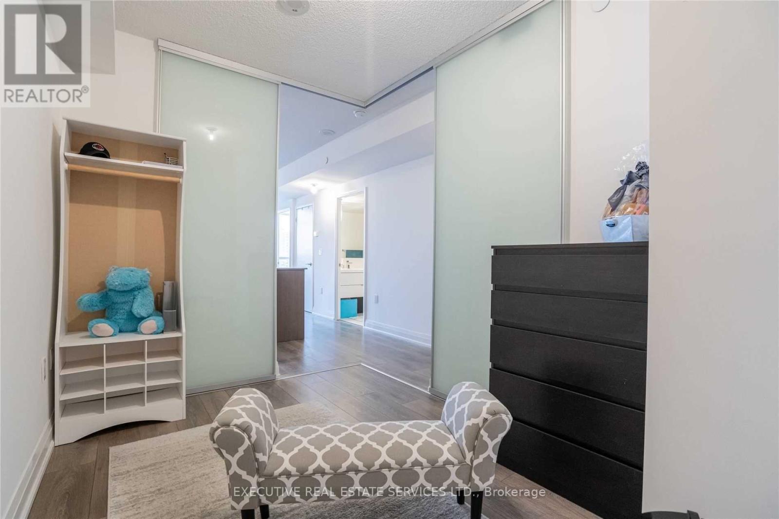 906 - 9 Valhalla Inn Road, Toronto, Ontario  M9B 0B2 - Photo 16 - W12849446