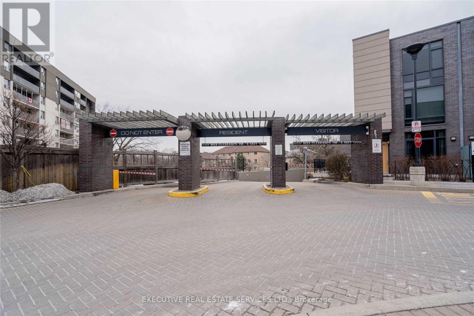 906 - 9 Valhalla Inn Road, Toronto, Ontario  M9B 0B2 - Photo 2 - W12849446