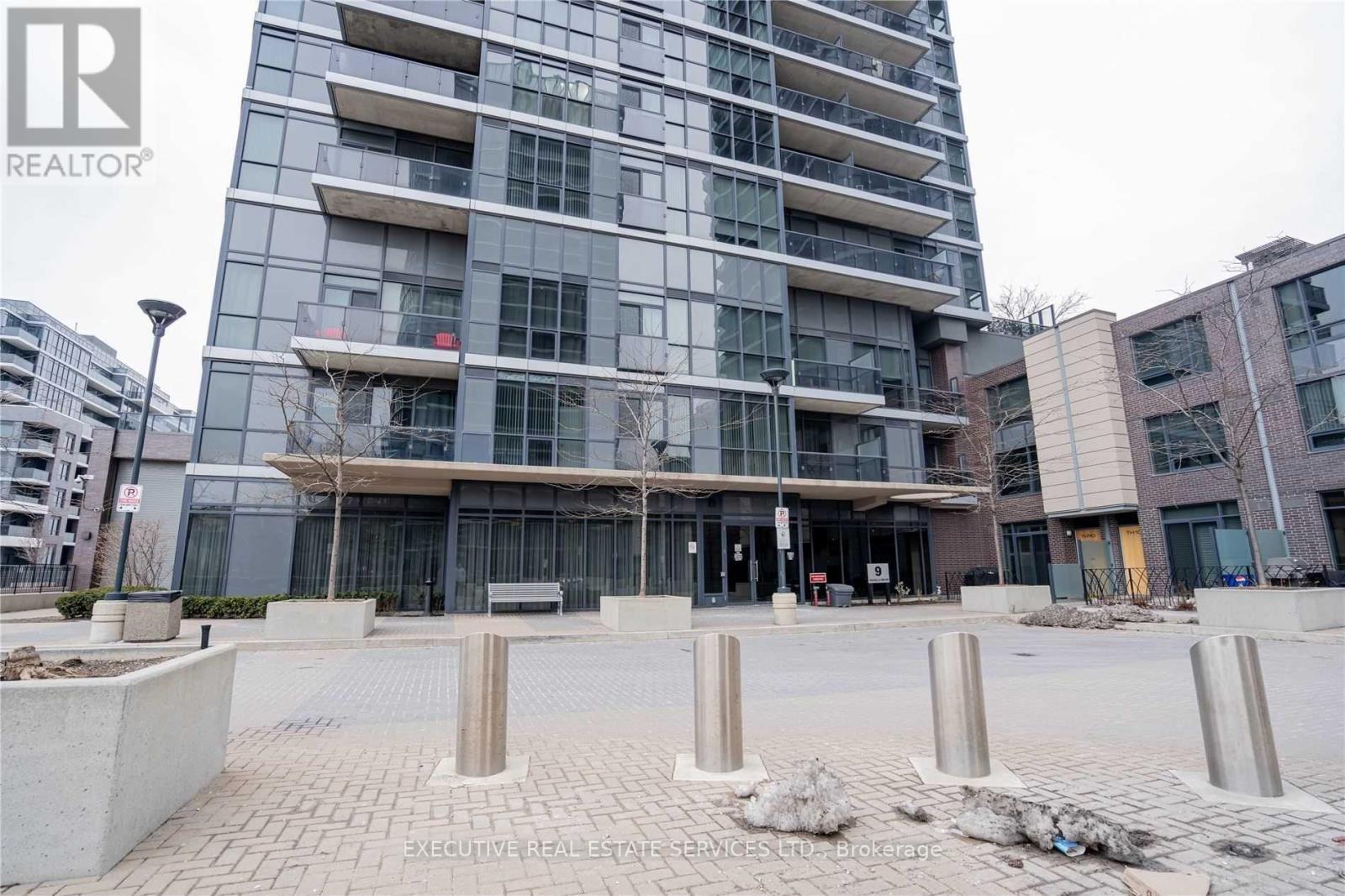 906 - 9 Valhalla Inn Road, Toronto, Ontario  M9B 0B2 - Photo 3 - W12849446