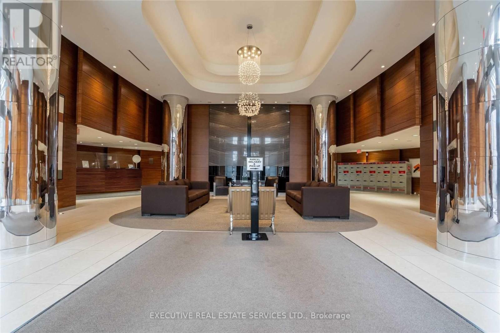 906 - 9 Valhalla Inn Road, Toronto, Ontario  M9B 0B2 - Photo 5 - W12849446