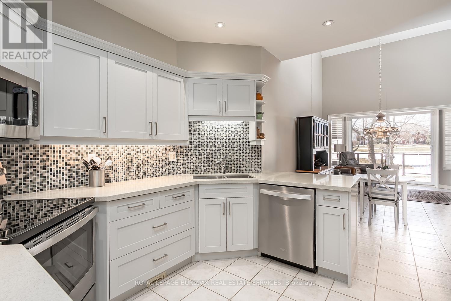 4138 Stonebridge Crescent, Burlington, Ontario  L7M 4N3 - Photo 17 - W12849470